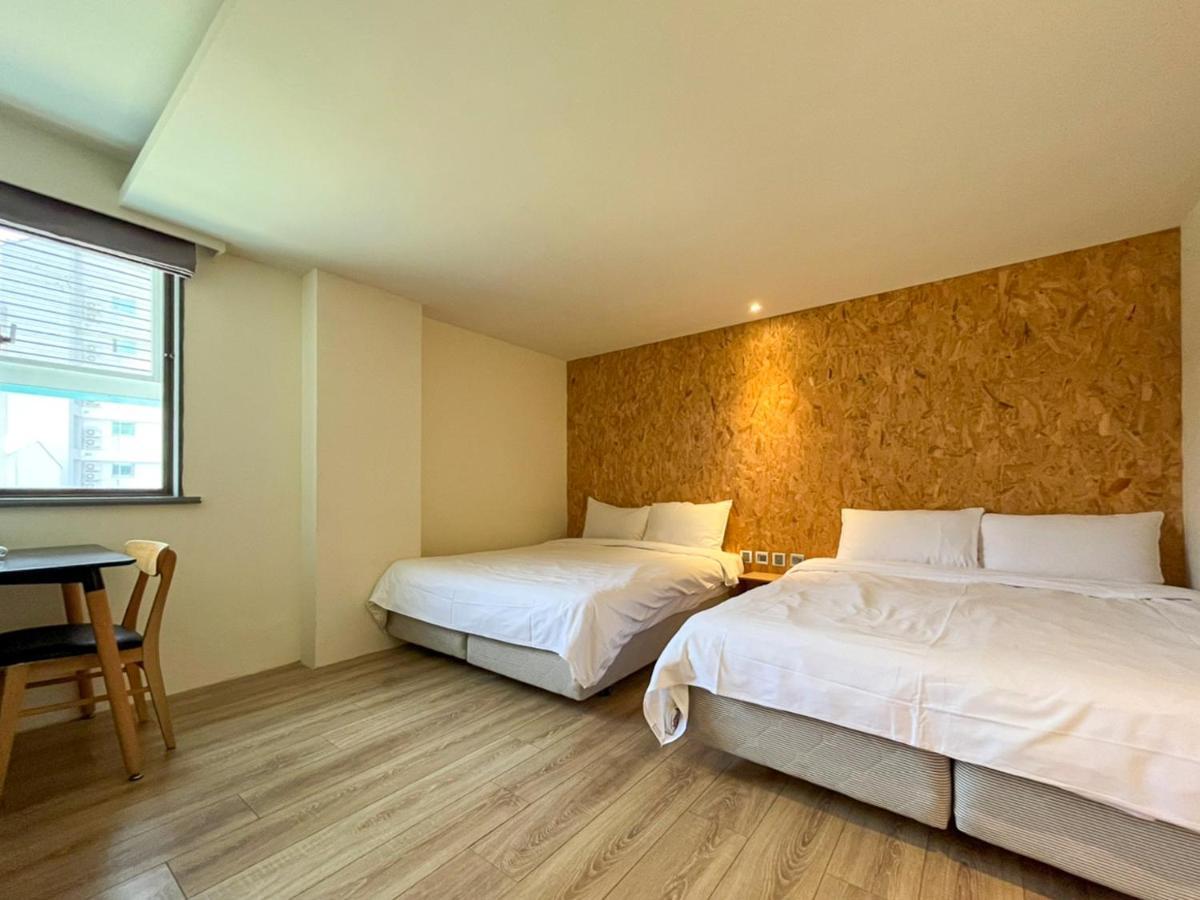 Light Hostel - Tainan Eksteriør billede