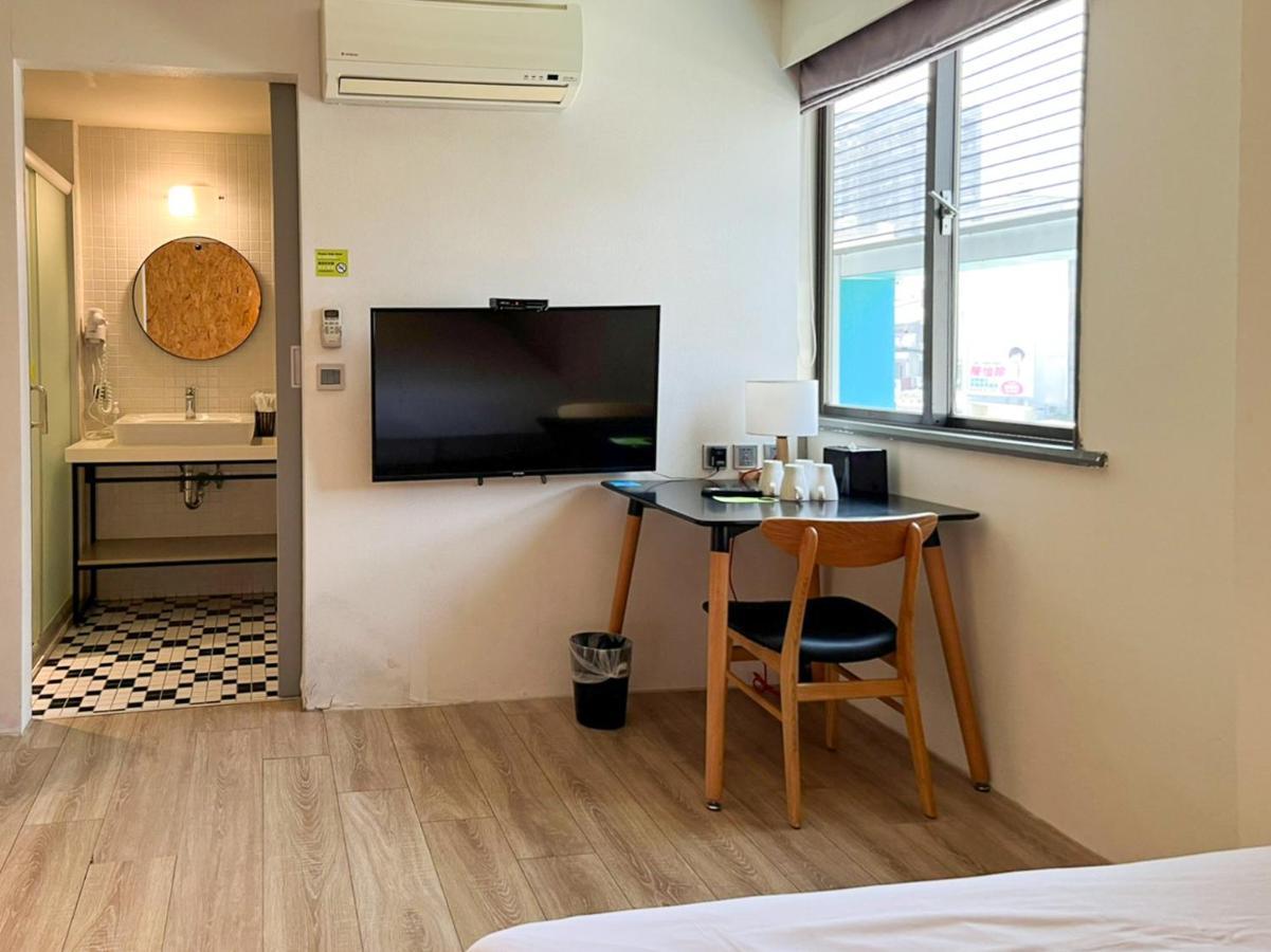 Light Hostel - Tainan Eksteriør billede