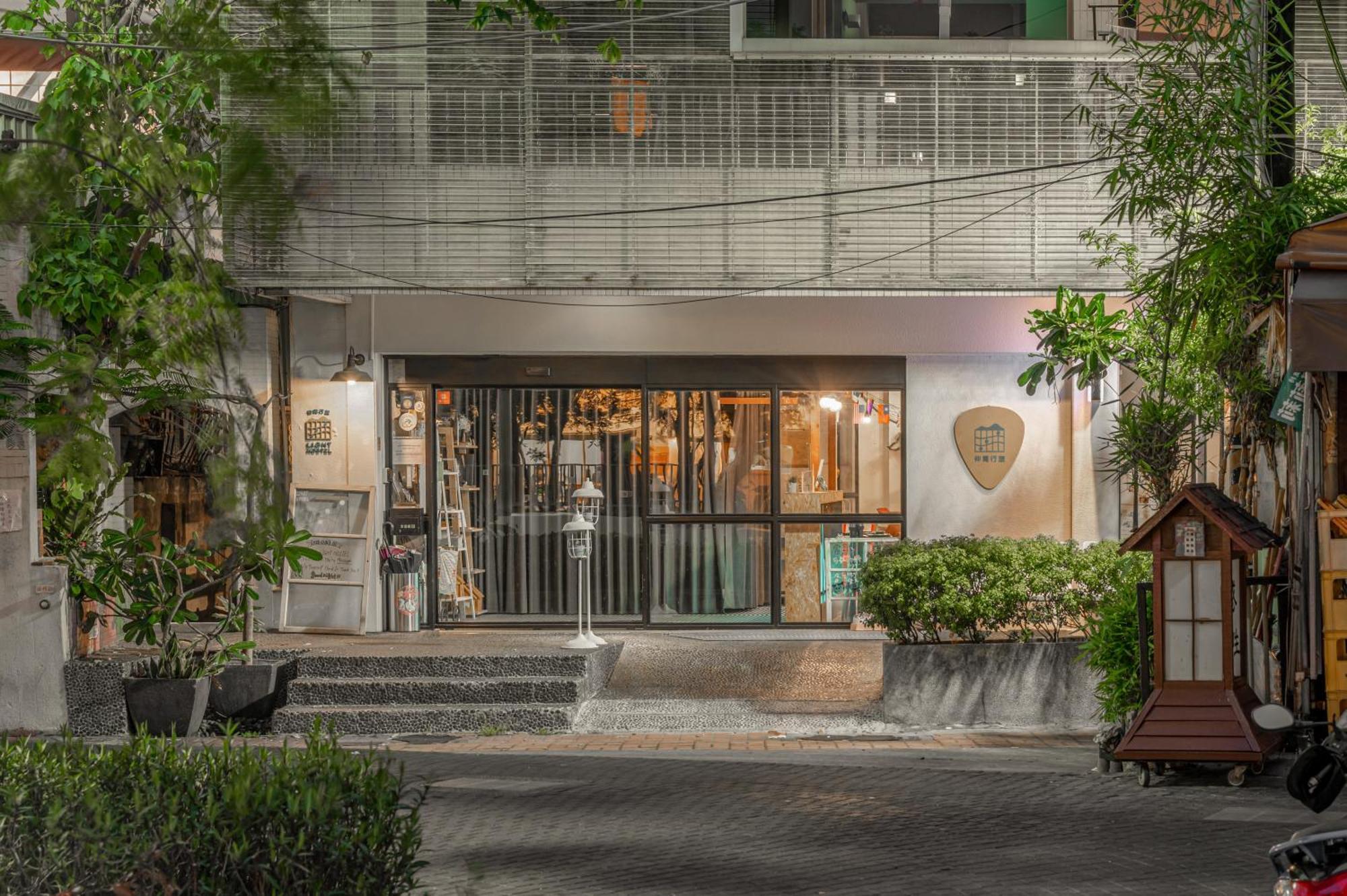 Light Hostel - Tainan Eksteriør billede