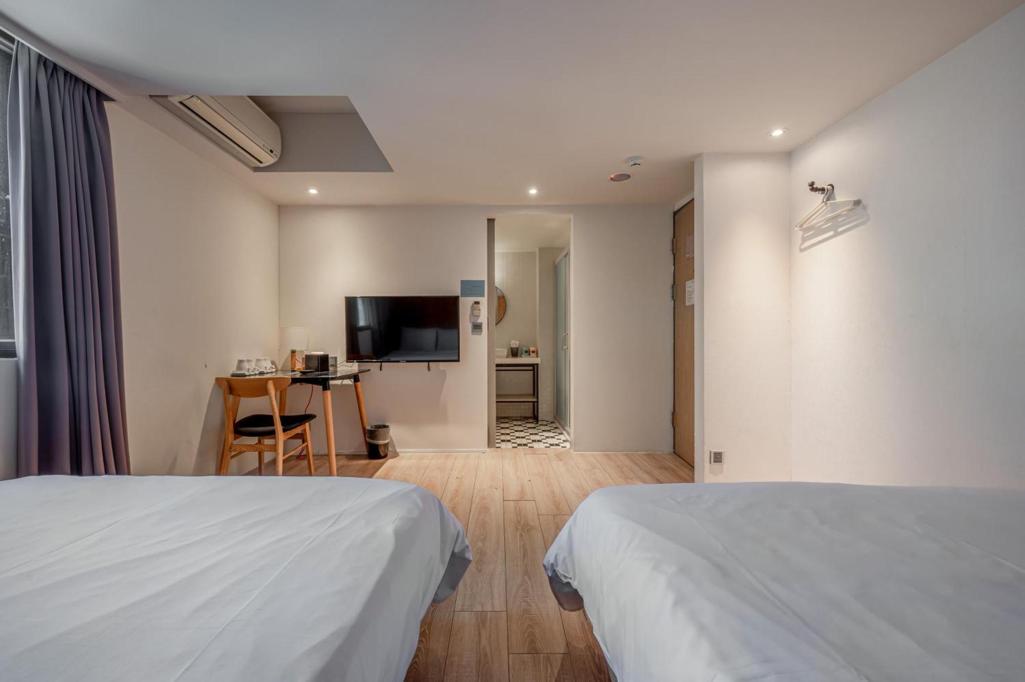 Light Hostel - Tainan Eksteriør billede